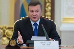 Янукович предложил в музее Шевченко построить вертолетную площадку