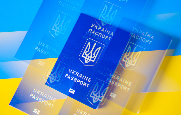 В Украине временно появилась возможность продлить срок действия загранпаспорта на 5 лет
