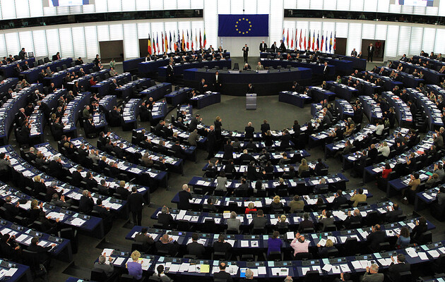 Выборы в Европарламент назначены на июнь следующего года