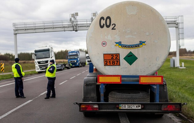 Польские перевозчики будут блокировать КПП «Ягодин» до февраля