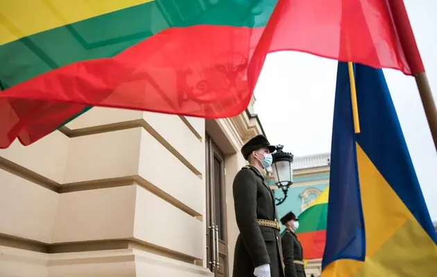 Советник президента Литвы: Зеленский и Науседа обсуждали вопрос возвращения военнообязанных мужчин в Украину
