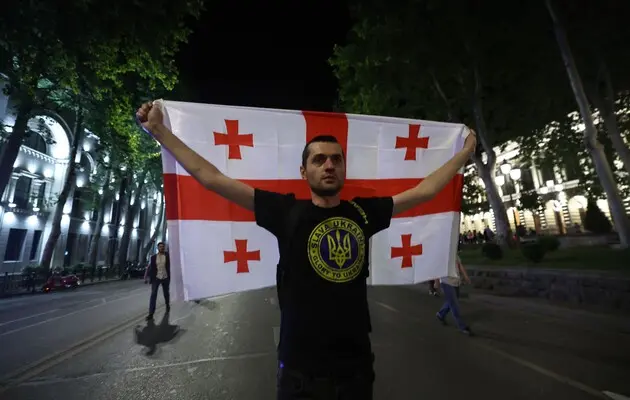 Президентка Грузии требует остановить разгон протестующих в Тбилиси: МВД применило резиновые пули