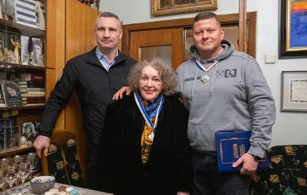 Лина Костенко и Валерий Залужный стали почетными гражданами Киева