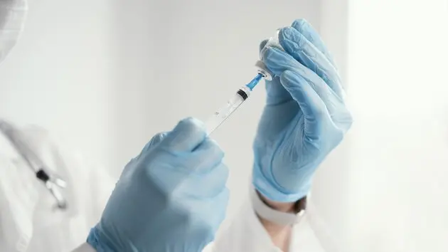 Вчені заявили про створення вакцини від штамів коронавірусу, про які ще навіть не відомо