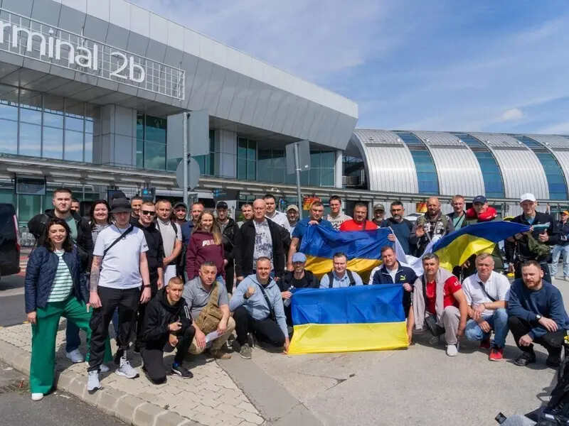 Усик зустрівся з українськими ветеранами у Саудівській Аравії