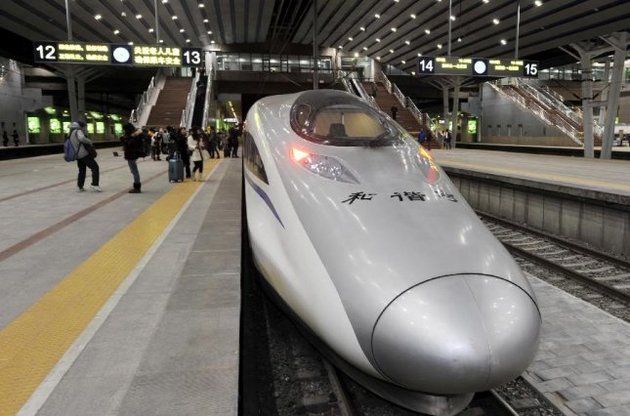У Китаї побудували найдовшу в світі швидкісну залізничну магістраль (ФОТО)
