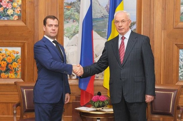 Азаров порекомендовал украинской оппозиции брать пример с российской