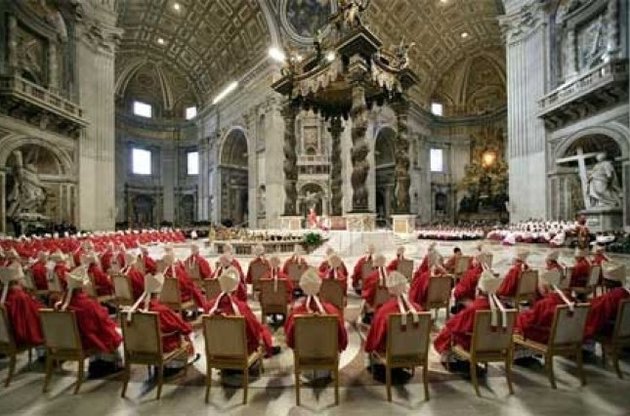 Феминистки устроили акцию в Риме за право женщин становиться священниками и участвовать в конклаве