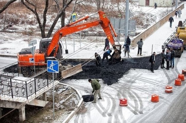 Из-за плохой погоды в Украине прекратился ремонт дорог