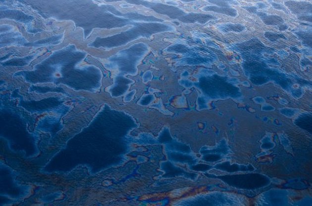 Чиновники доложили, что пятно нефти под Одессой само рассосалось