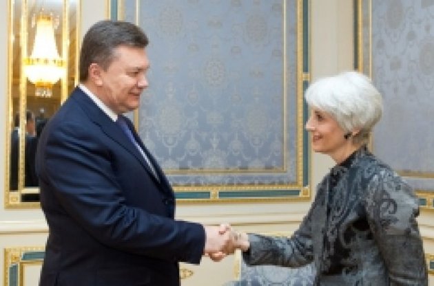 Янукович заверил, что ценит помощь США в демократизации Украины