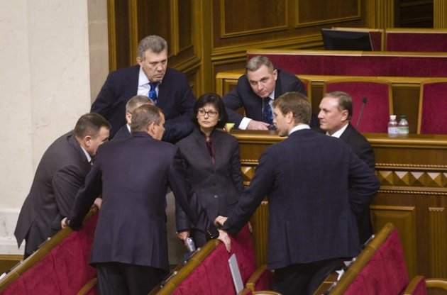 Партия регионов рассчитывает разрешить конфликт в Раде без вмешательства Януковича