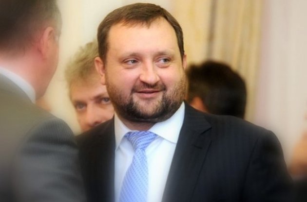 Арбузов заробив у 2012 році в п'ять разів менше, ніж його дружина і діти