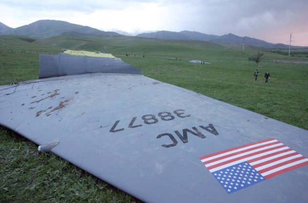Найдены тела пилотов самолета ВВС США, разбившегося в Киргизии
