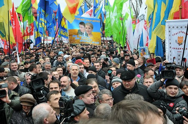 На митинги в Киеве 18 мая выйдут более 100 тысяч человек. Акции ПР и оппозиции развели во времени