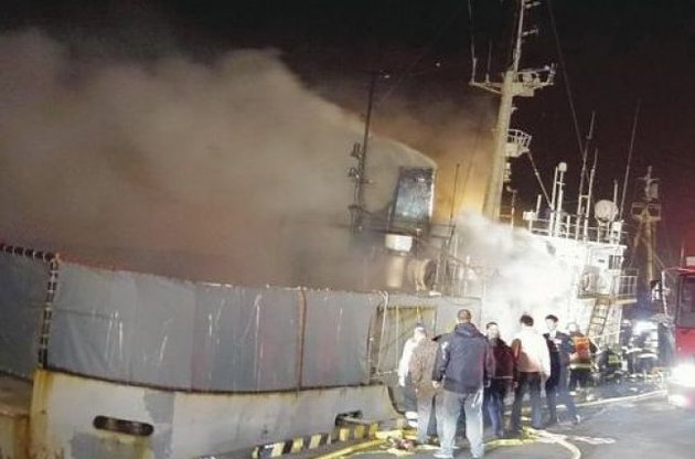 В порту Японии сгорело судно с украинско-российским экипажем: шестеро погибших