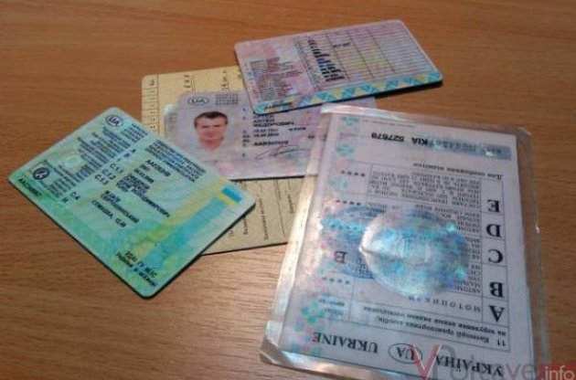 Украинцам начнут выдавать водительские права с чипом