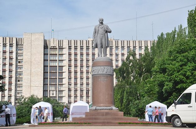 В Донецке журналистам предложили оранжевые жилеты и милиционеров для охраны