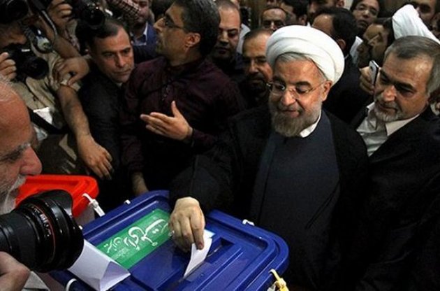На президентских выборах в Иране лидирует умеренный либерал