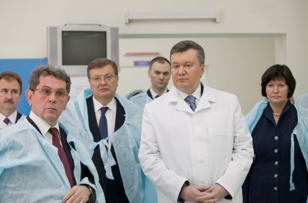 Янукович пообещал продолжить медицинскую реформу