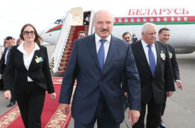 Лукашенко прилетел на переговоры в Киев с девятилетним сыном