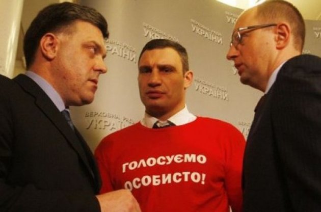Тягнибок вслед за Кличко отказался участвовать в "фарсе" с Януковичем