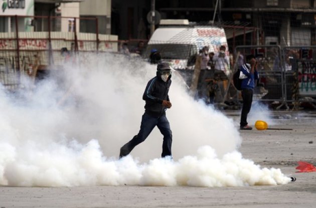 Турецкая полиция израсходовала на демонстрантов все запасы слезоточивого газа