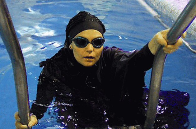 Рекорд иранской пловчихи отменили из-за несоответствия купальника законам ислама