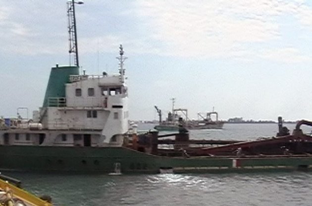 В крымском озере Донузлав заблокированы судна скандального добытчика песка