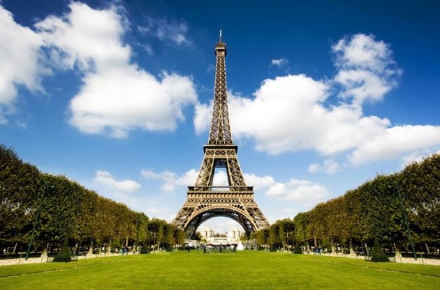 Панорама с Эйфелевой башни стала доступна пользователям сервиса Google
