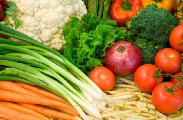 За последнюю неделю стоимость основного набора овощей и фруктов упала на 14,2%