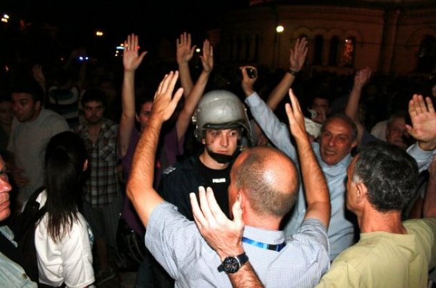 Болгарские депутаты решили не работать, пока не улягутся протесты