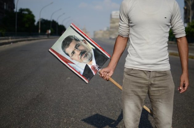 Свергнутый президент Египта Мурси арестован на 15 суток