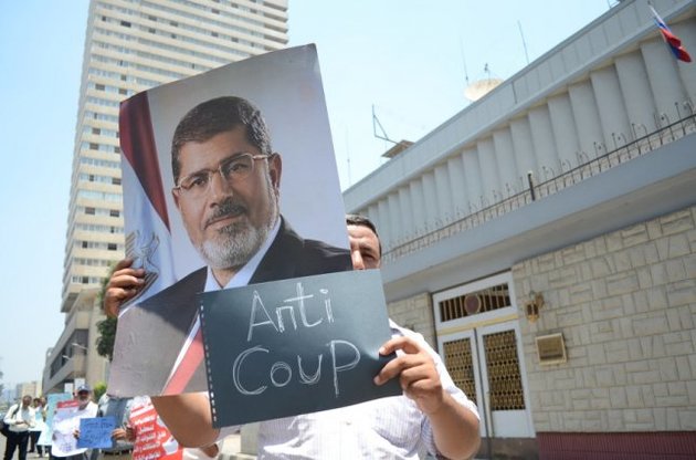 Тысячи сторонников Мурси вышли на улицы Каира, узнав о его аресте