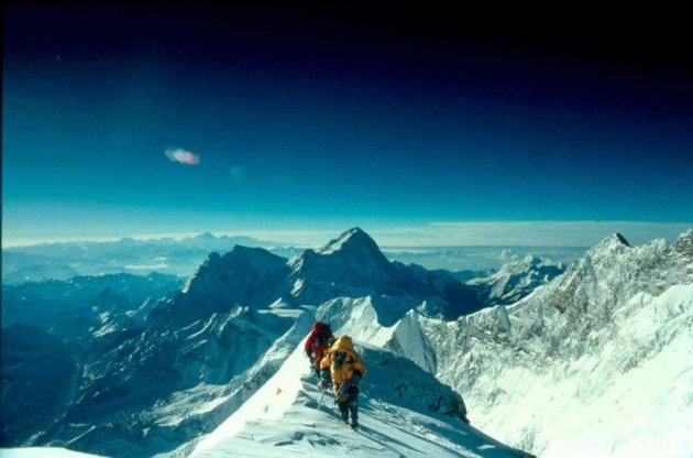 Непал усилит контроль над покорителями Эвереста