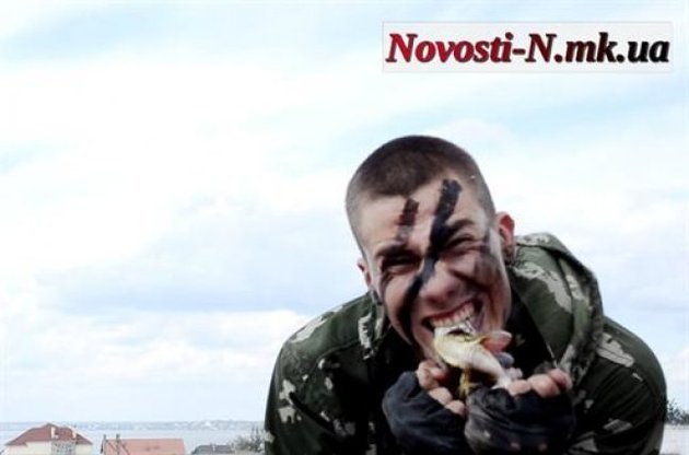 Николаевские десантники на День ВДВ зубами разрывали живых лягушек