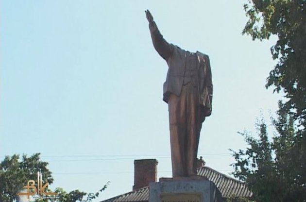 В Бердичеве памятнику Ленину отрезали голову