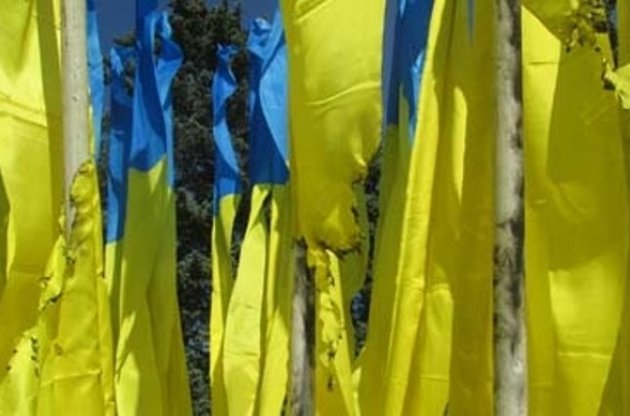Напротив горисполкома Донецка сожгли флаги Украины