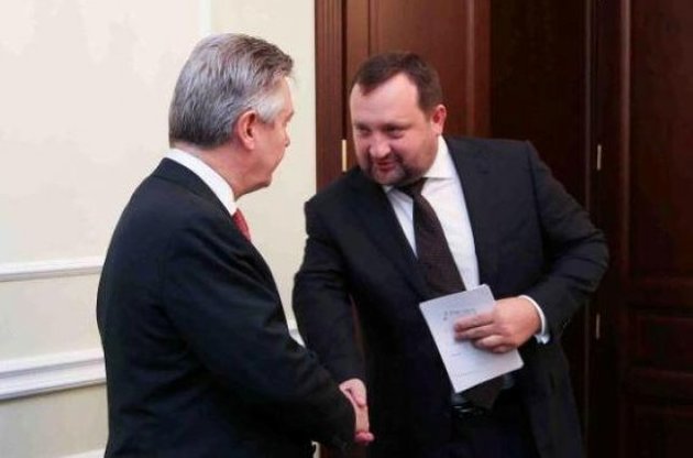 Сергей Арбузов рассказал Карелу де Гухту о проблемах Украины на пути к ассоциации с ЕС