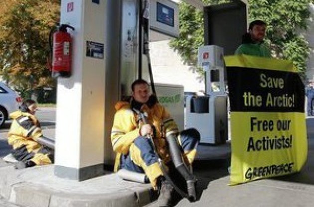 Активисты "Гринпис" заблокировали заправки "Газпрома" в Германии