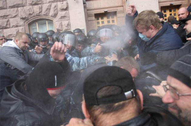 В милиции признали, что "Беркут" применил слезоточивый газ против митингующих возле КГГА