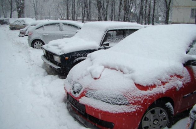 Во время снегопадов в Киеве введут правило "односторонних" парковок