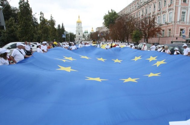 За вступление Украины в ЕС выступают 41% граждан, за Таможенный союз – 35%