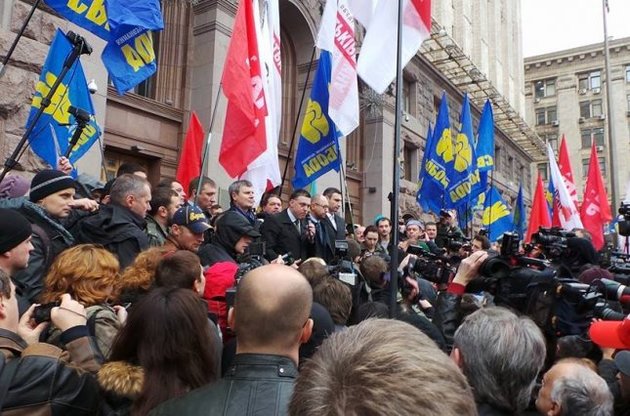 Депутаты от оппозиции не смогли попасть в Киевсовет и ушли в Раду
