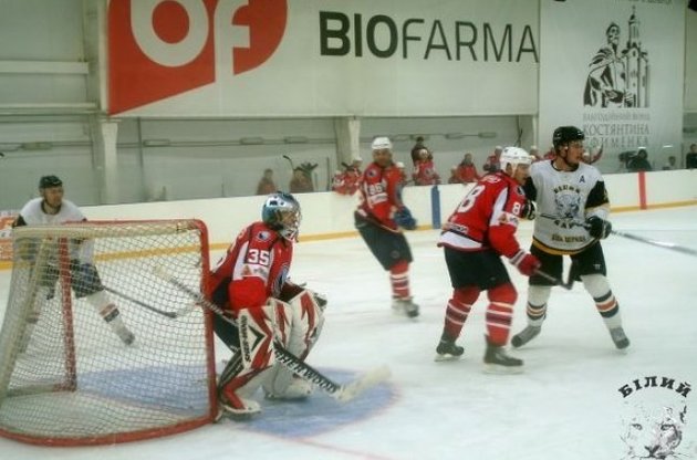 На старте 22-го чемпионата Украины по хоккею "Белый Барс" дважды обыграл "Компаньон"