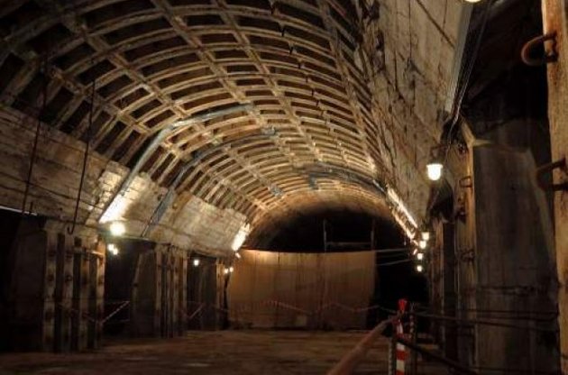 Заброшенную станцию киевского метро "Львовская брама" решили открыть через два года