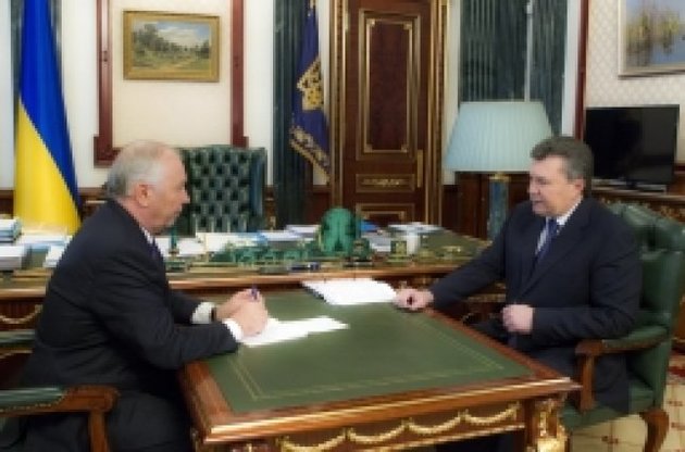 Янукович запропонував Рибаку провести позачергову сесію Ради