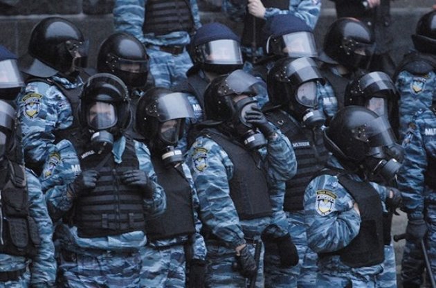МВД объявило мобилизацию на вечер: киевской милиции выдали боевое оружие