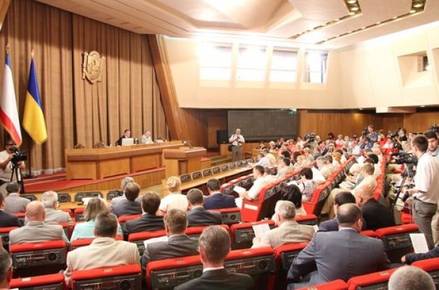 Крымский парламент заявил о начале гражданской войны и потребовал от Януковича решительных мер