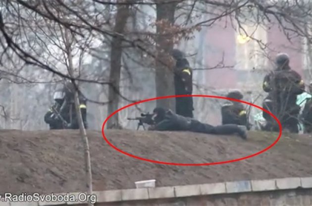 С Институтской по Майдану стреляют снайперы